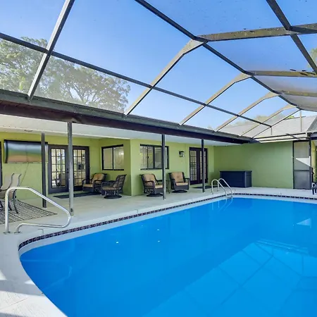 Spring Hill Home With Pool, Bbq Grill And Outdoor Tv!